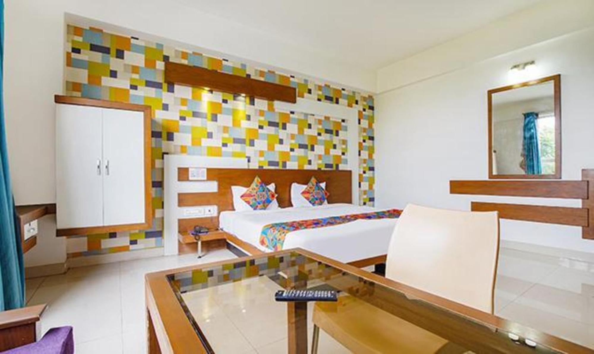 Fabhotel Emirates Suites - Sarjapur Road Bengalúr Exteriér fotografie